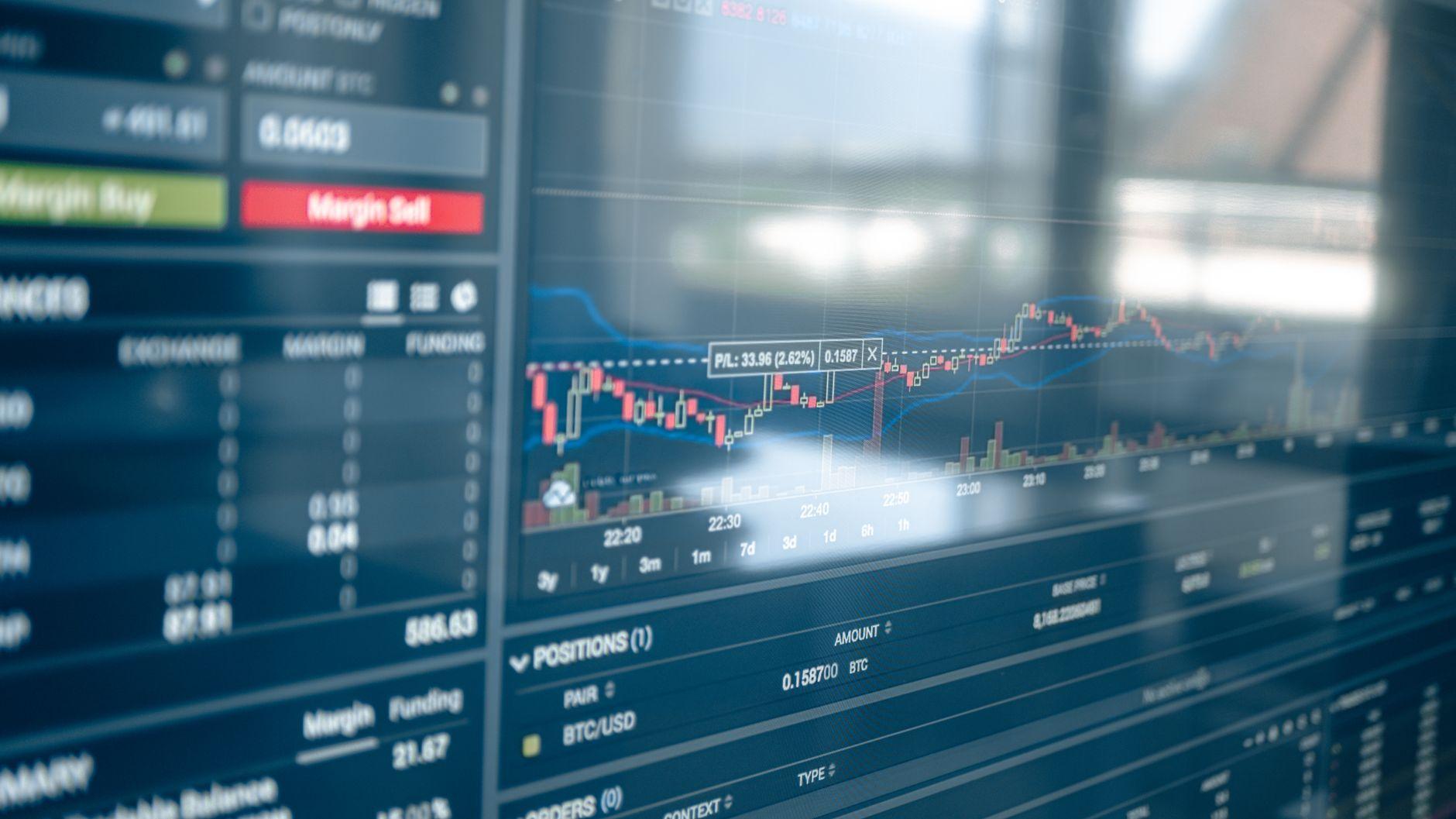 Біткоїн нижче $64,000 на тлі яструбиної ФРС